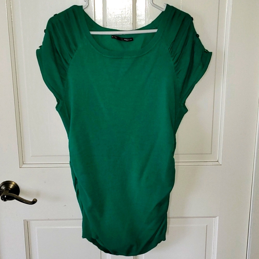 Short sleeve sweater